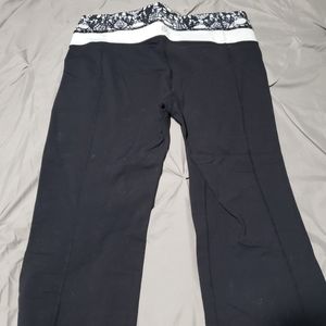 Lululemon groove Crops size 10 B/W